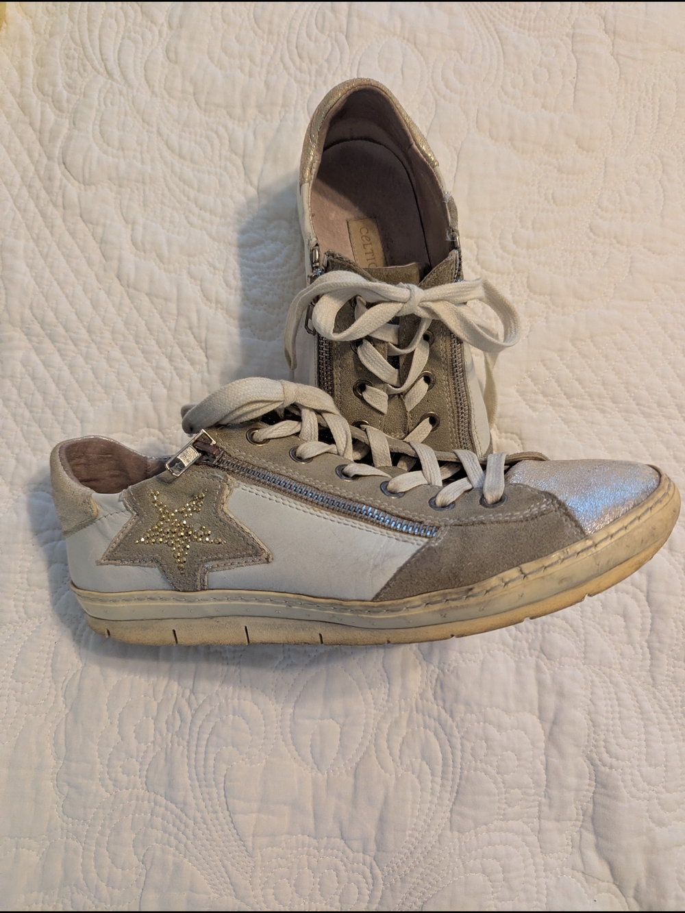 Women’s White and Taupe Star Zip Lace-Up Sneaker